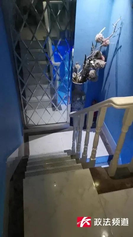 DƬ